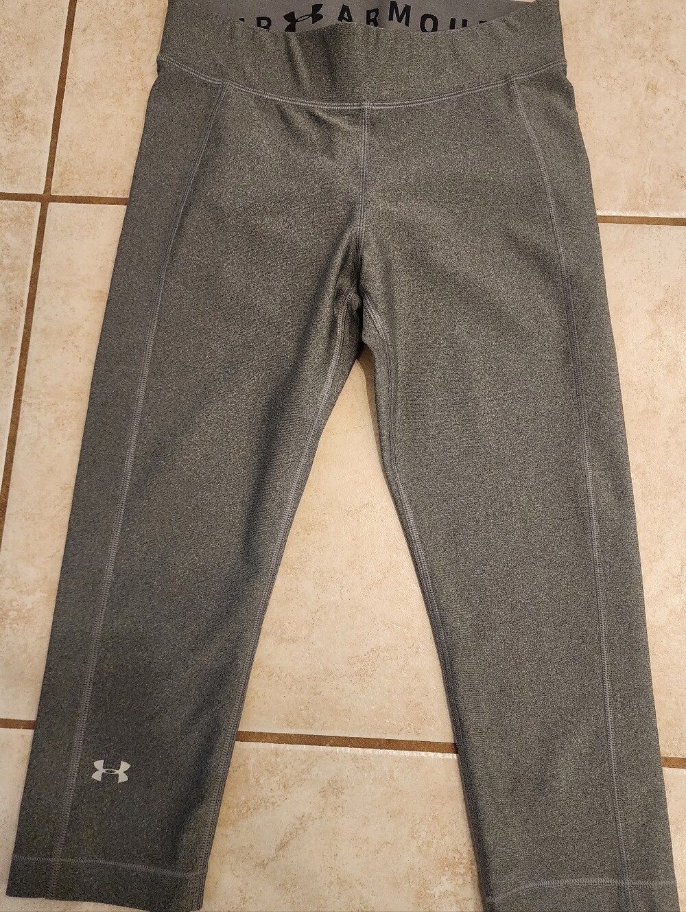 NEW Womens Under Armour Heather Gray Cropped Capri Compression Leggings Medium
